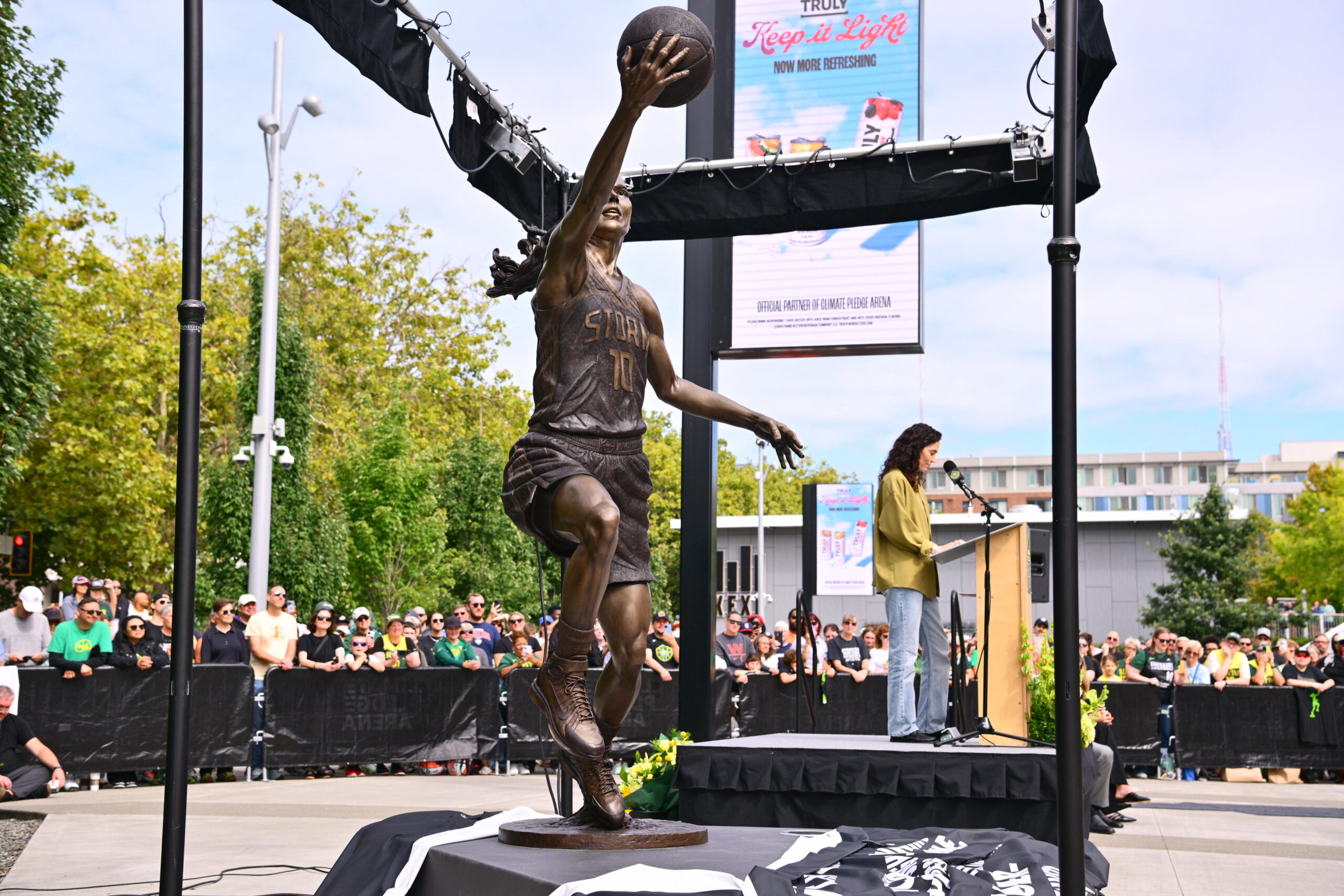 Seattle Storm Unveils Sue Bird Statue